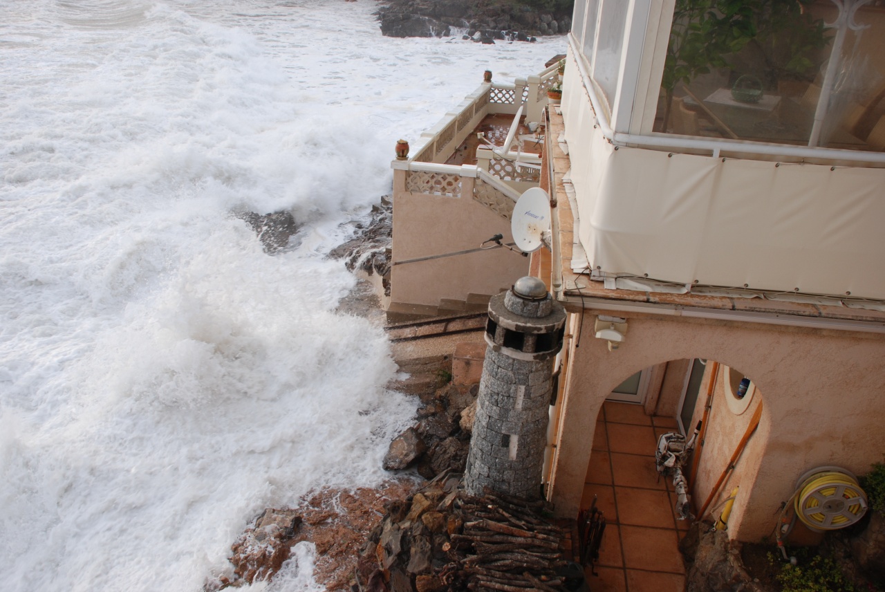 la mer  devant la maison en hiver 