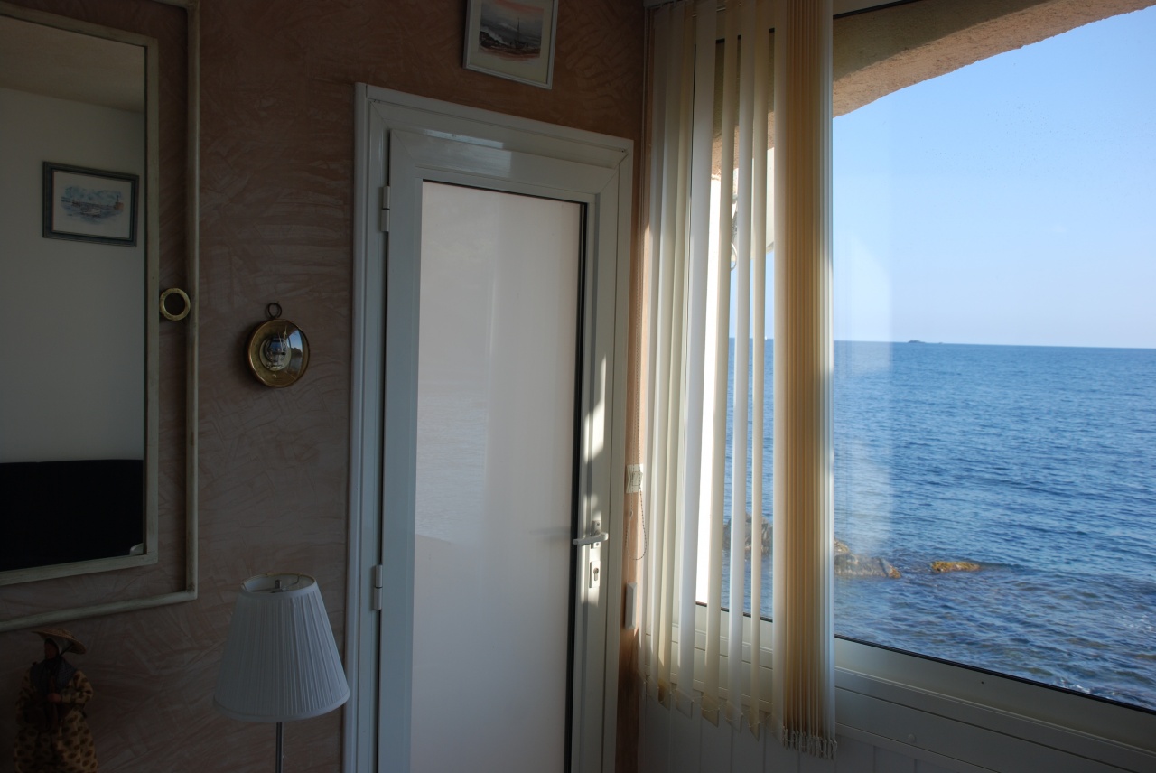 à partir de la chambre 2 au ras des vagues