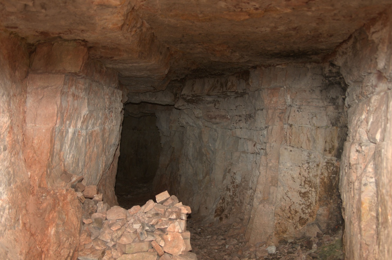 la grotte aux chauves -souris sur le sentier des douaniers